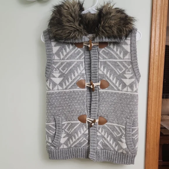 Pink Rose Gray Patterned Vest with Faux Fur Collar - Picture 1 of 3